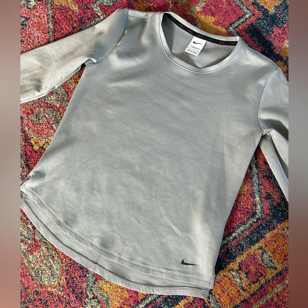 Nike | Women's ‘Particle Grey’ Therma-FIT Long Sleeve Crewneck Slit Hem Top Sz S